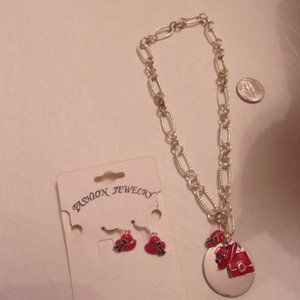 NWT BEAUTIFUL RED HAT NECKLACE/EARRINGS. TUB1-6